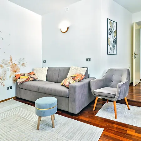 Center House Via Anghileri Apartment