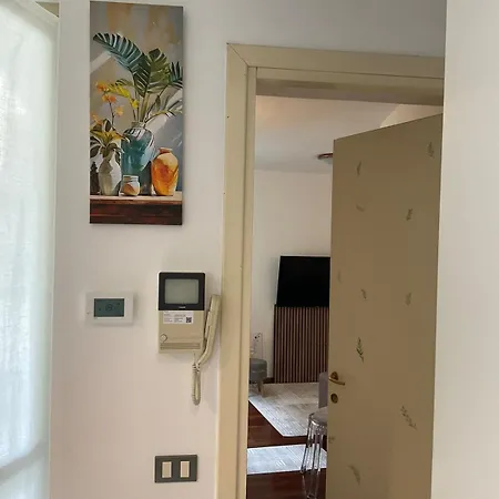 Center House Via Anghileri * Lecco