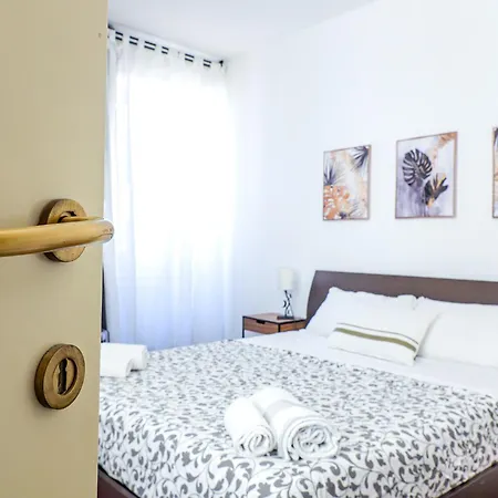 Apartment Center House Via Anghileri