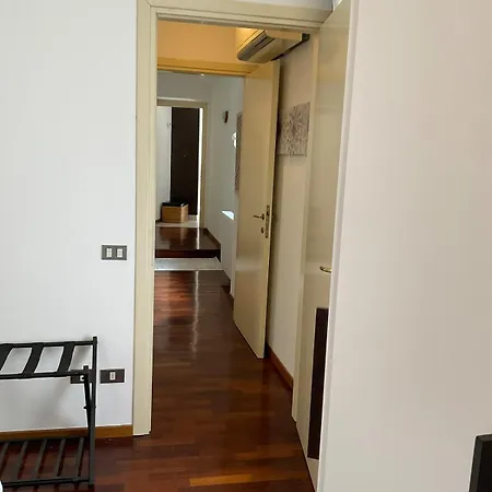 Center House Via Anghileri *