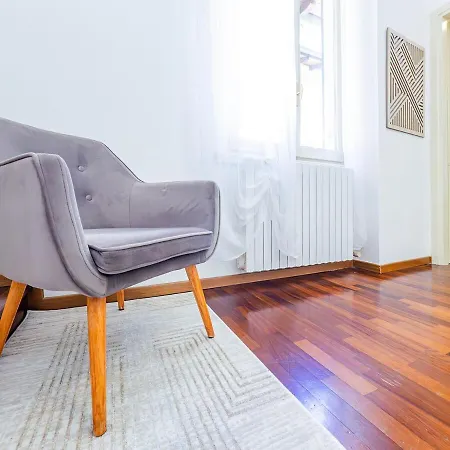 Center House Via Anghileri Apartment