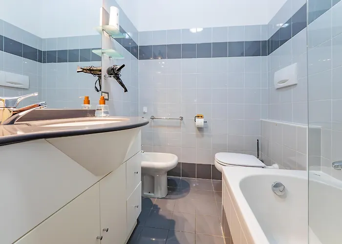 Center House Via Anghileri * Lecco