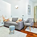 Center House Via Anghileri 公寓