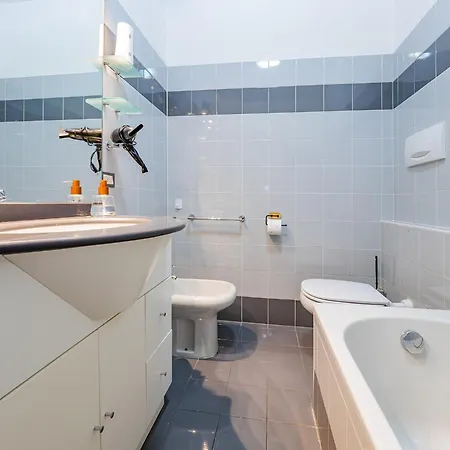 Center House Via Anghileri * ليكو